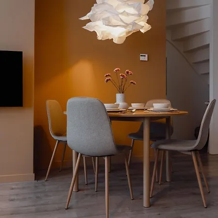 Stijlvol 5P App Met Badkamer En Suite En Dakterras Tilburg